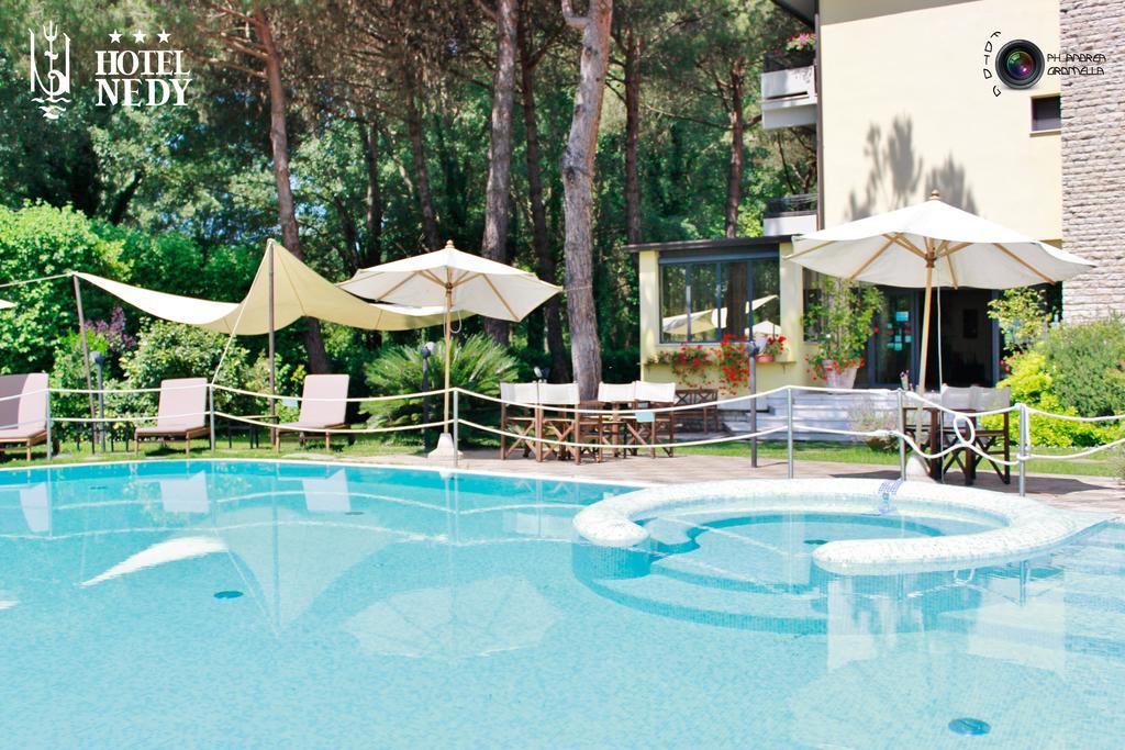 Hotel Nedy Marina di Massa Exterior photo