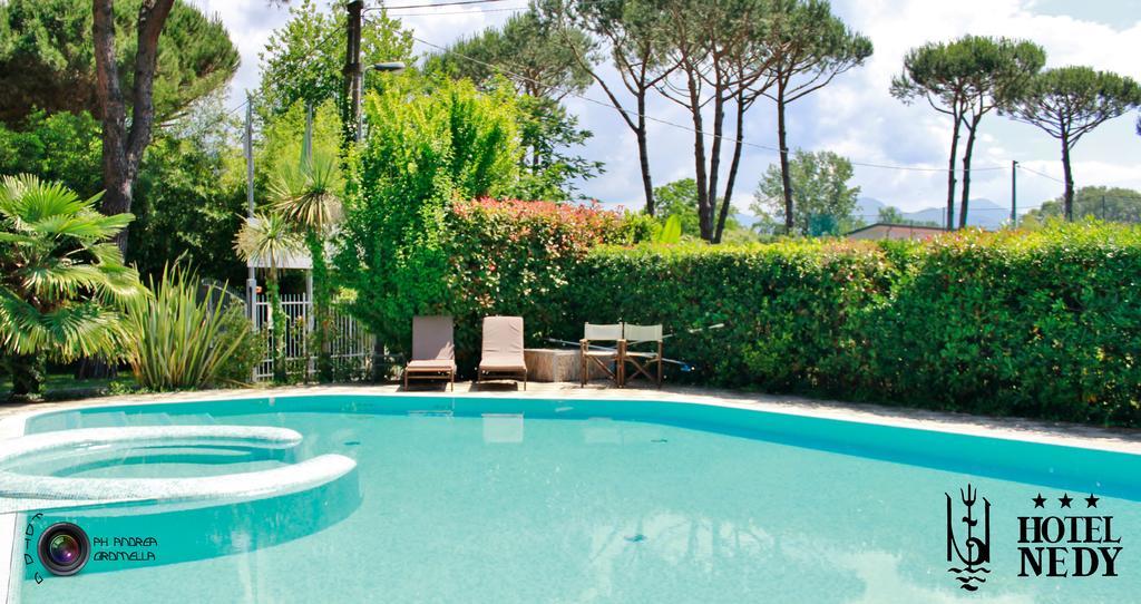 Hotel Nedy Marina di Massa Exterior photo