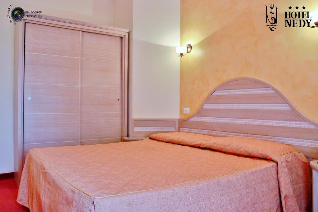 Hotel Nedy Marina di Massa Exterior photo