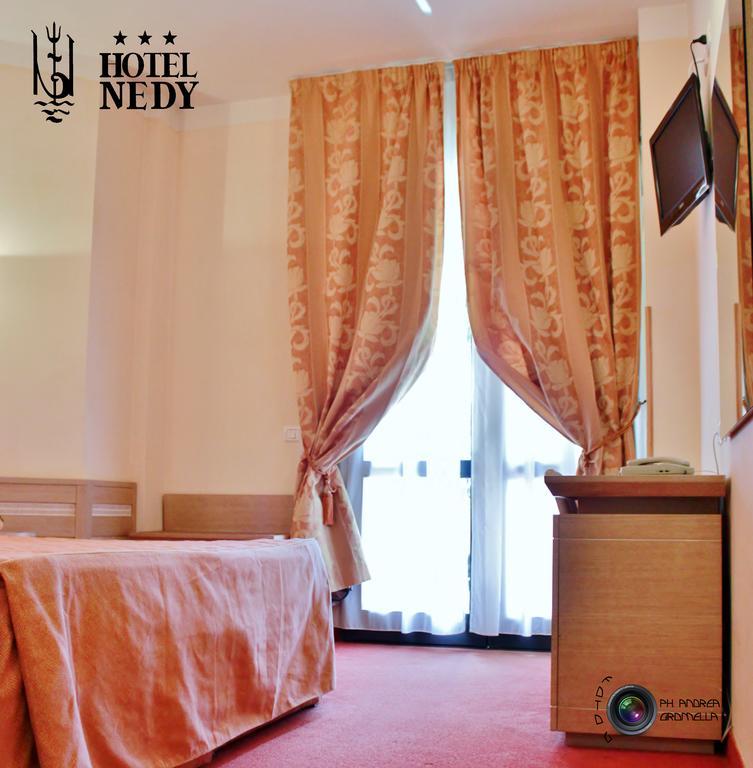Hotel Nedy Marina di Massa Exterior photo