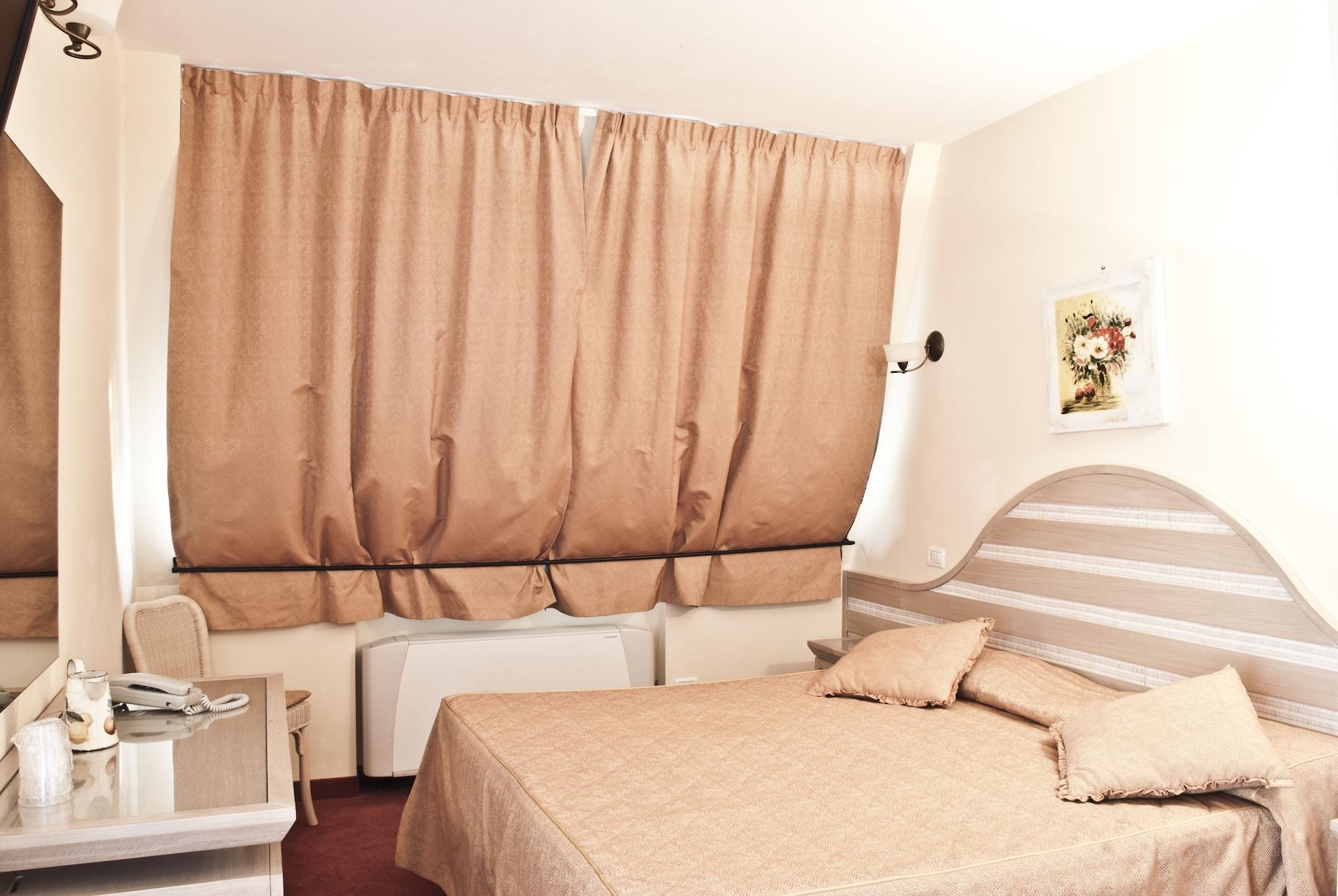 Hotel Nedy Marina di Massa Exterior photo