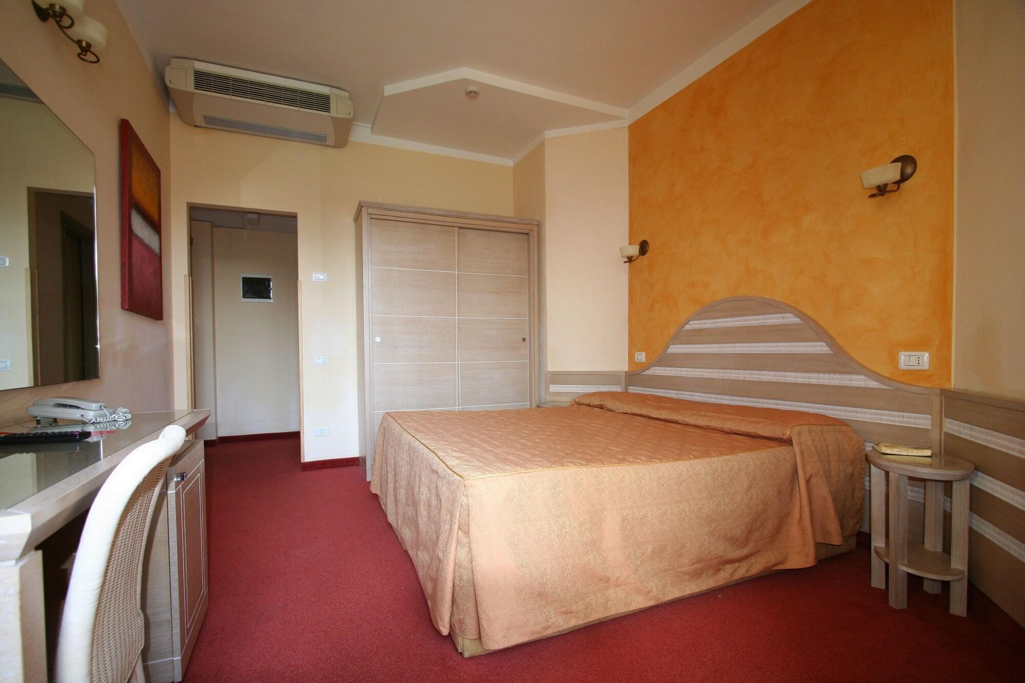 Hotel Nedy Marina di Massa Exterior photo