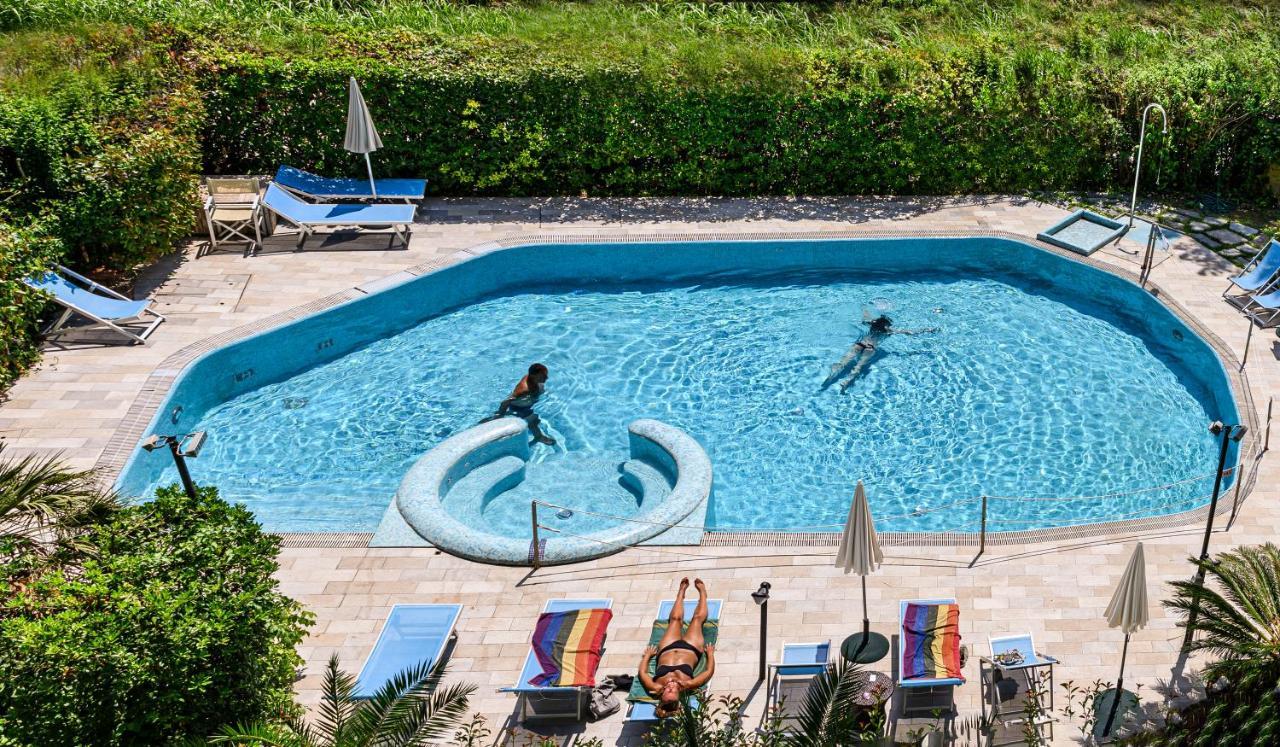 Hotel Nedy Marina di Massa Exterior photo