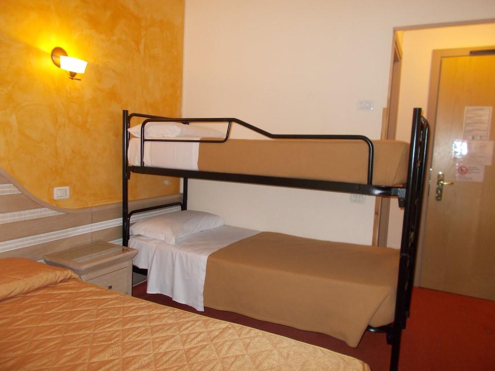 Hotel Nedy Marina di Massa Exterior photo