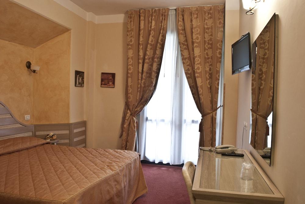Hotel Nedy Marina di Massa Exterior photo