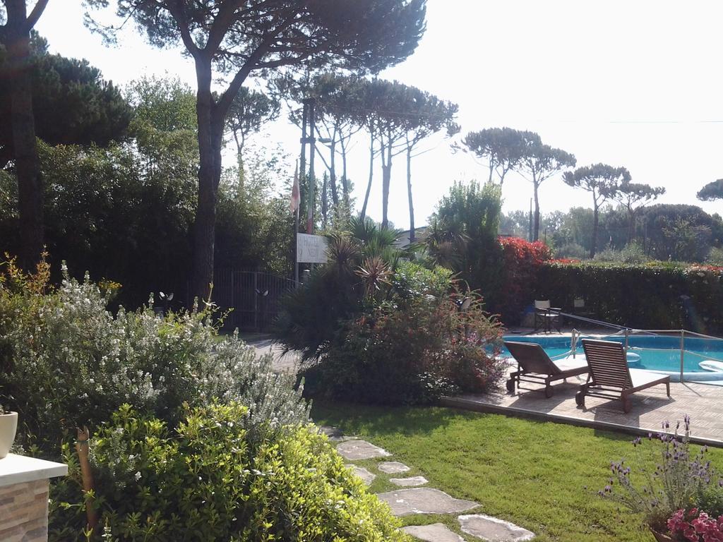 Hotel Nedy Marina di Massa Exterior photo