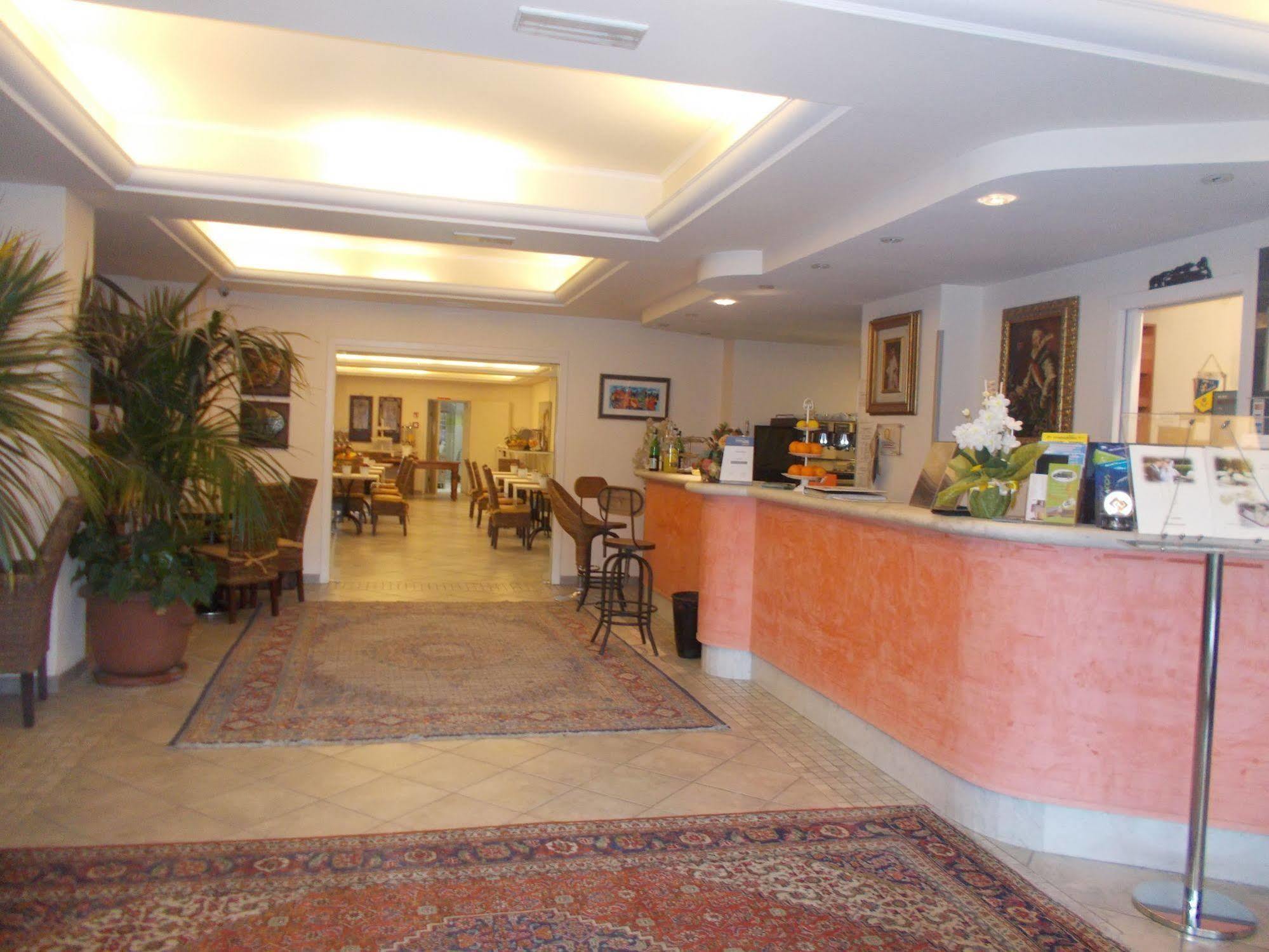 Hotel Nedy Marina di Massa Exterior photo
