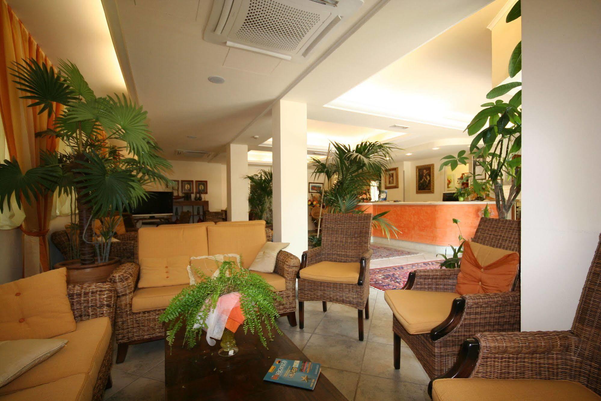 Hotel Nedy Marina di Massa Exterior photo