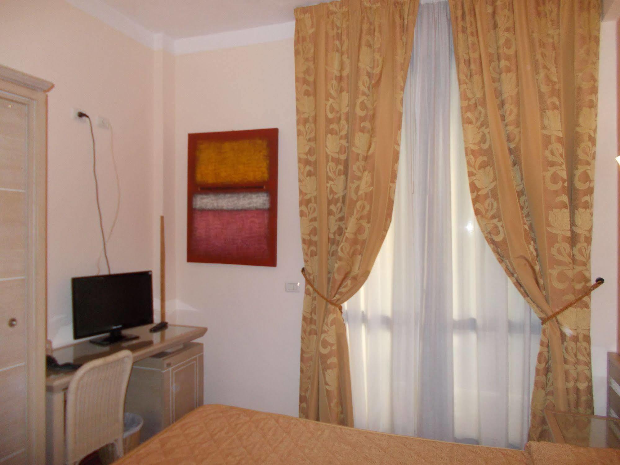 Hotel Nedy Marina di Massa Exterior photo